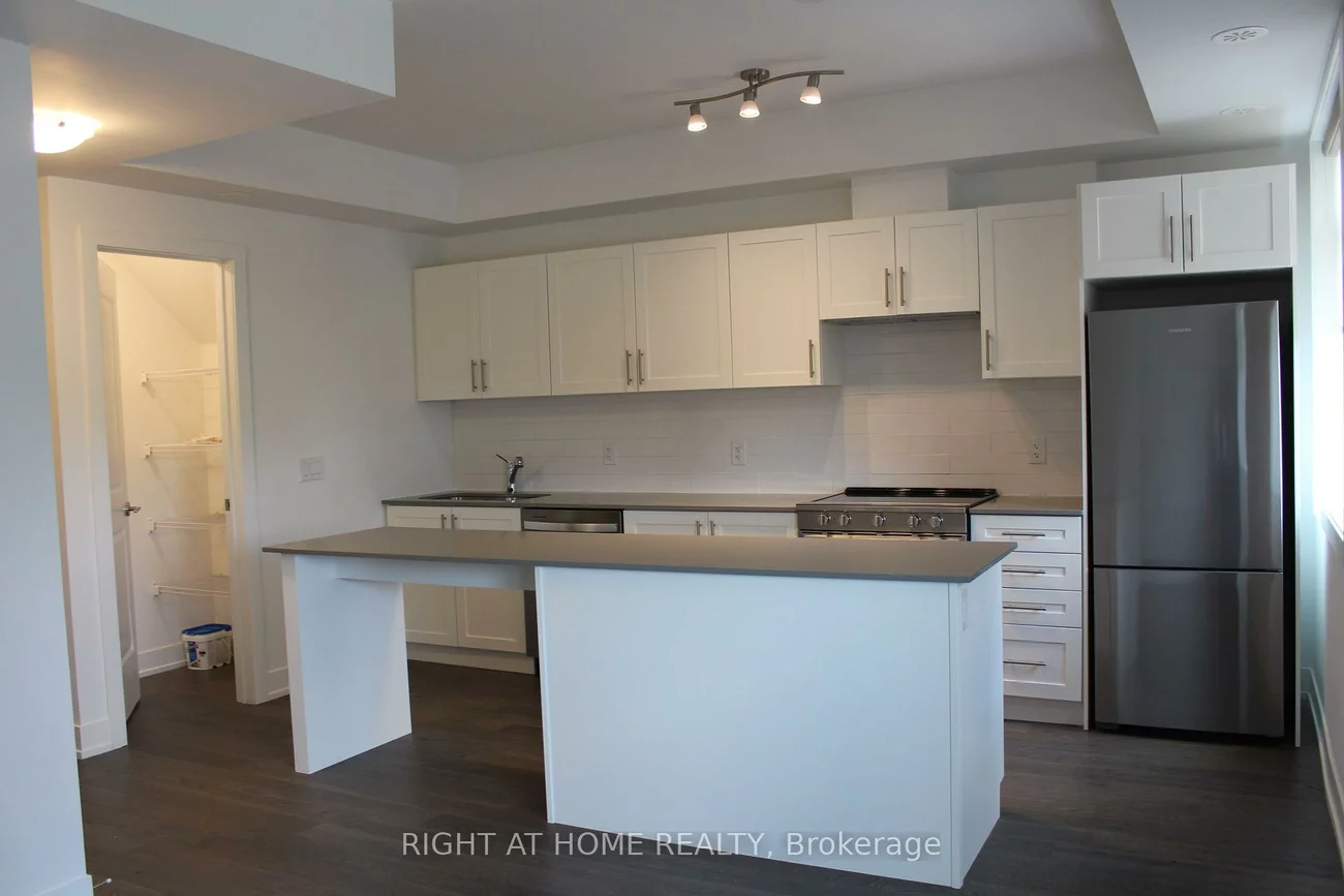 1075, Douglas Mccurdy, Lakeview, Mississauga