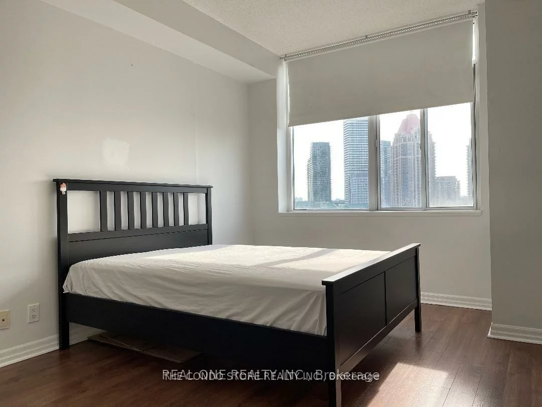 220, Burnhamthorpe, City Centre, Mississauga