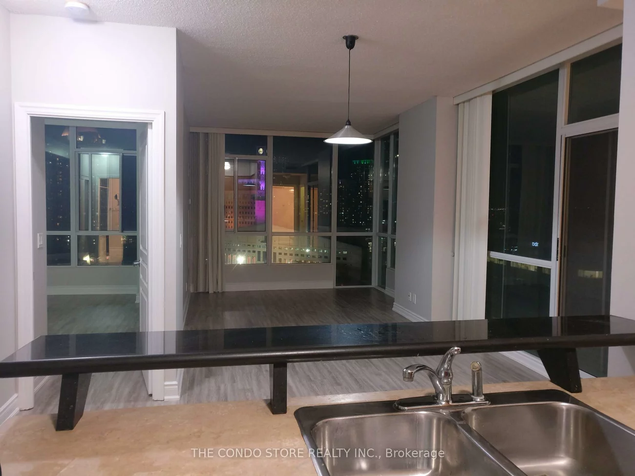 220, Burnhamthorpe, City Centre, Mississauga
