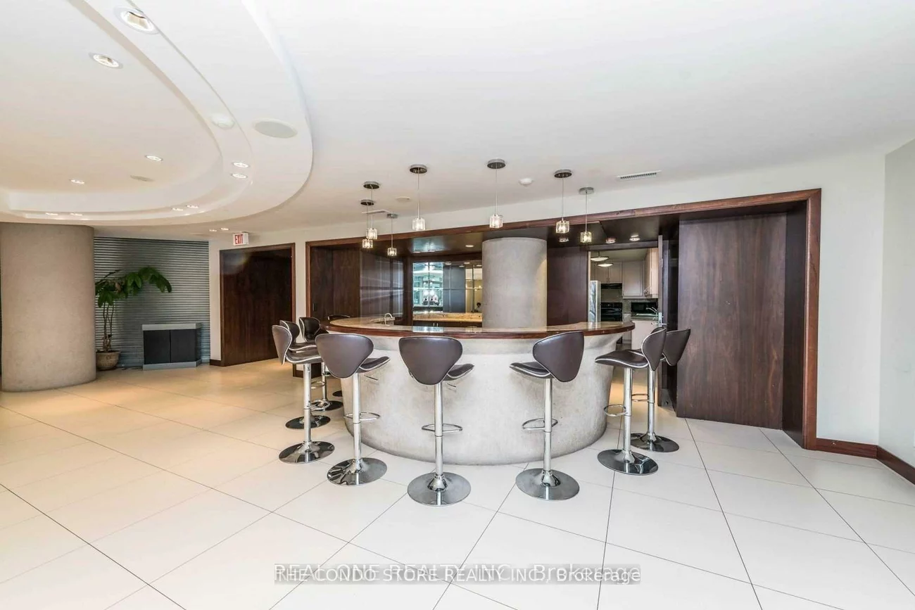 220, Burnhamthorpe, City Centre, Mississauga