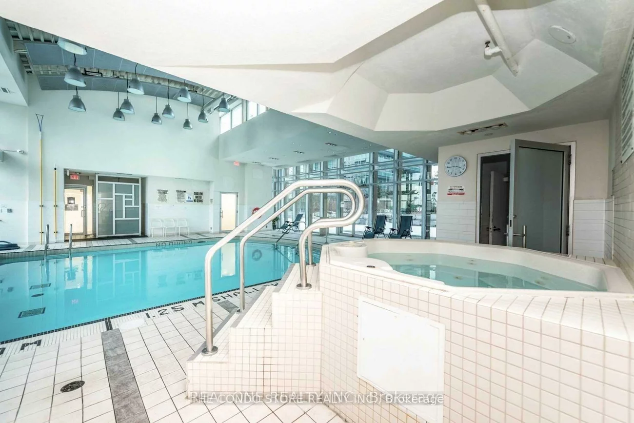 220, Burnhamthorpe, City Centre, Mississauga