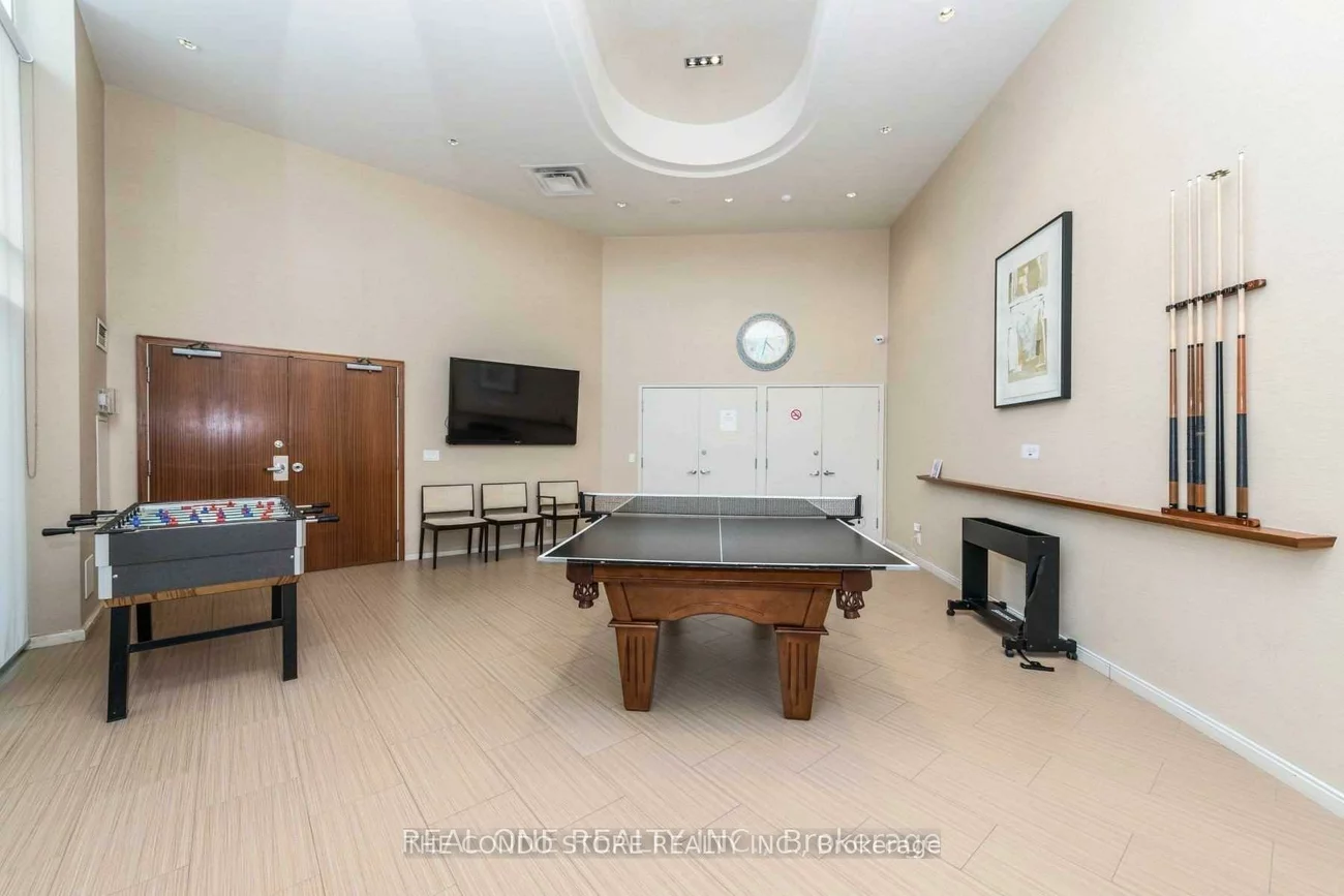 220, Burnhamthorpe, City Centre, Mississauga