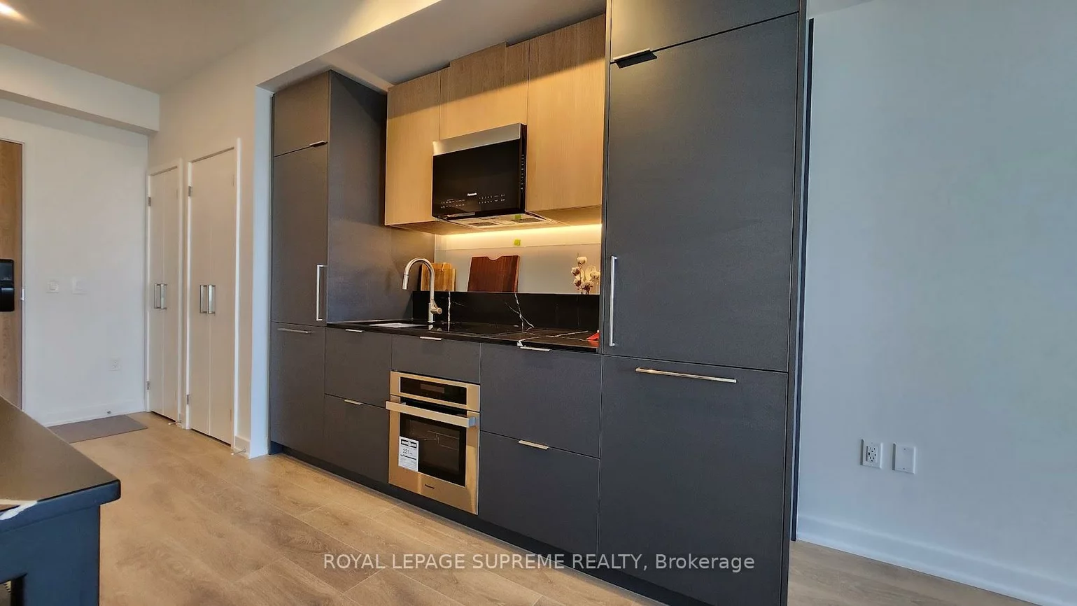 1, Fairview, Mississauga Valleys, Mississauga