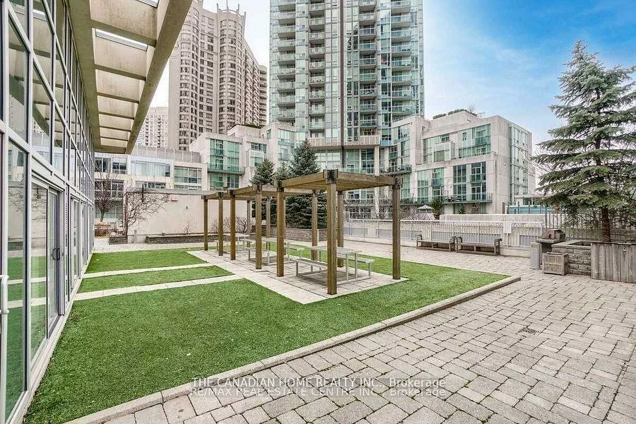225, Webb, City Centre, Mississauga