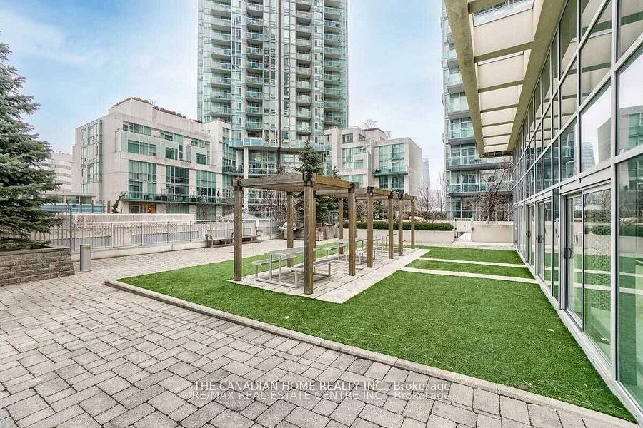 225, Webb, City Centre, Mississauga
