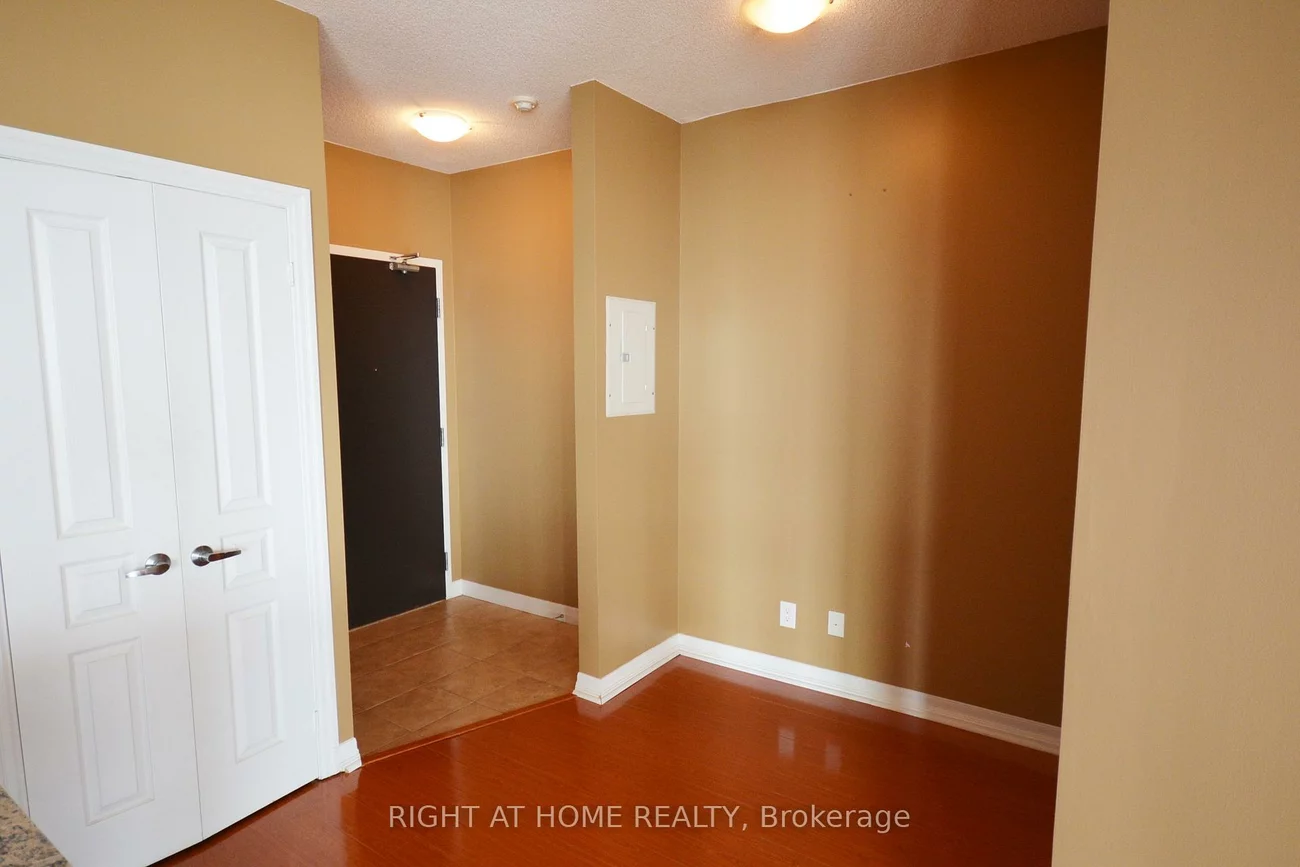 225, Webb, City Centre, Mississauga