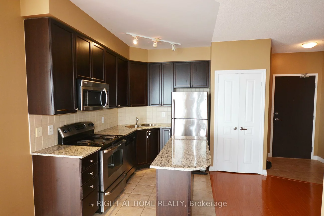 225, Webb, City Centre, Mississauga