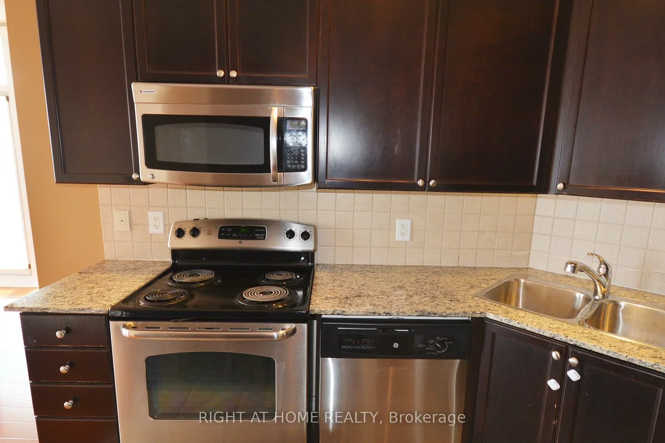 225, Webb, City Centre, Mississauga
