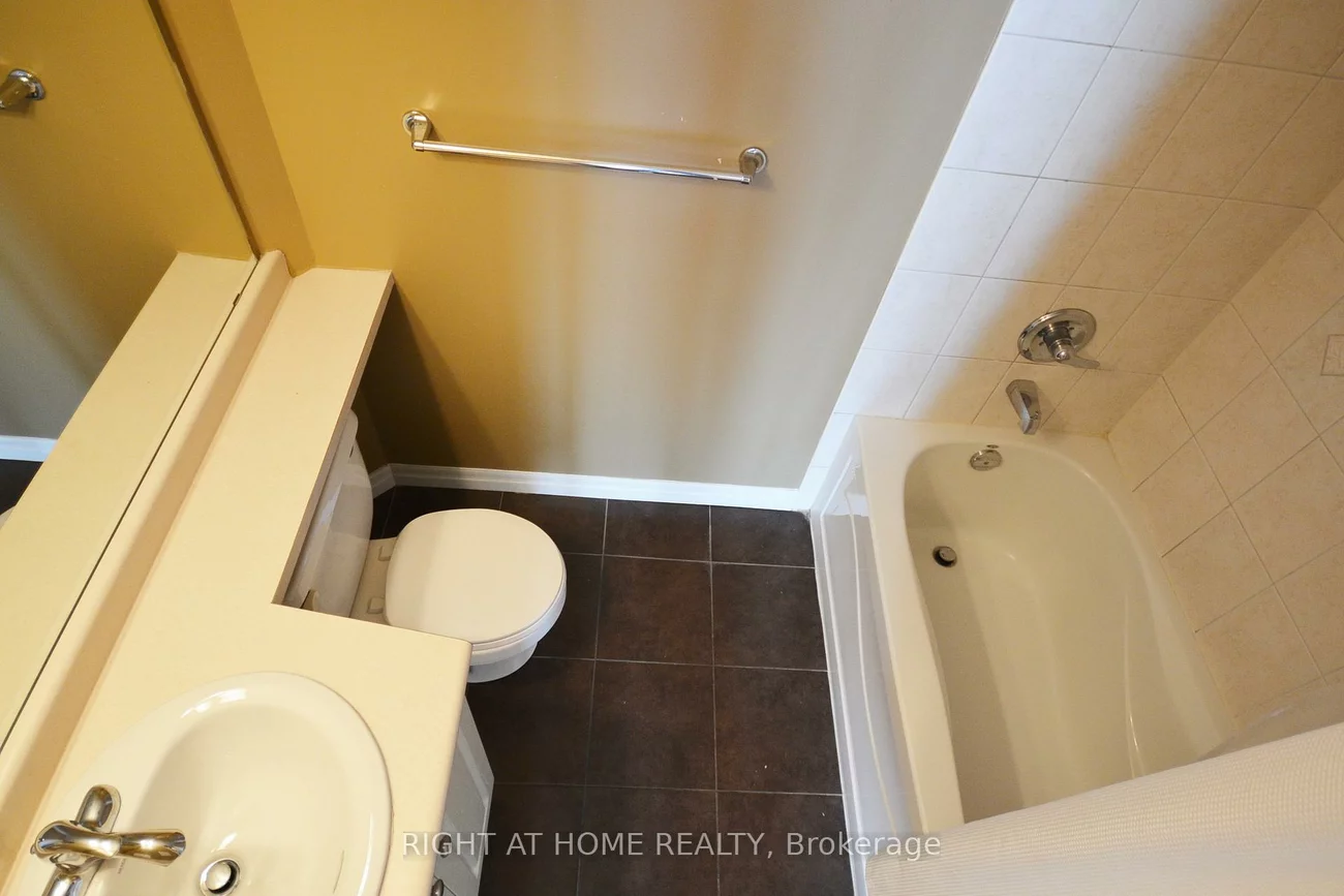 225, Webb, City Centre, Mississauga