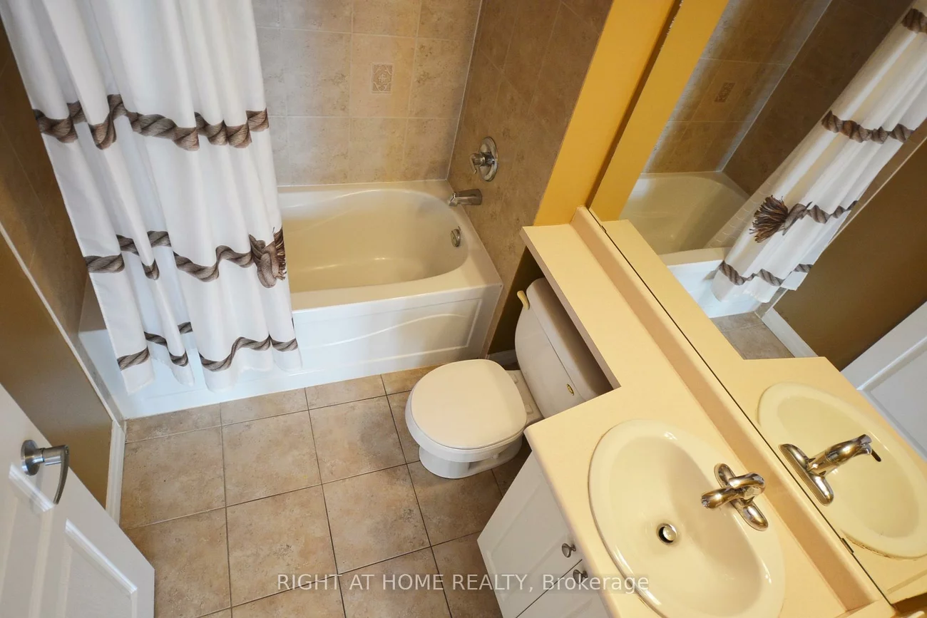 225, Webb, City Centre, Mississauga