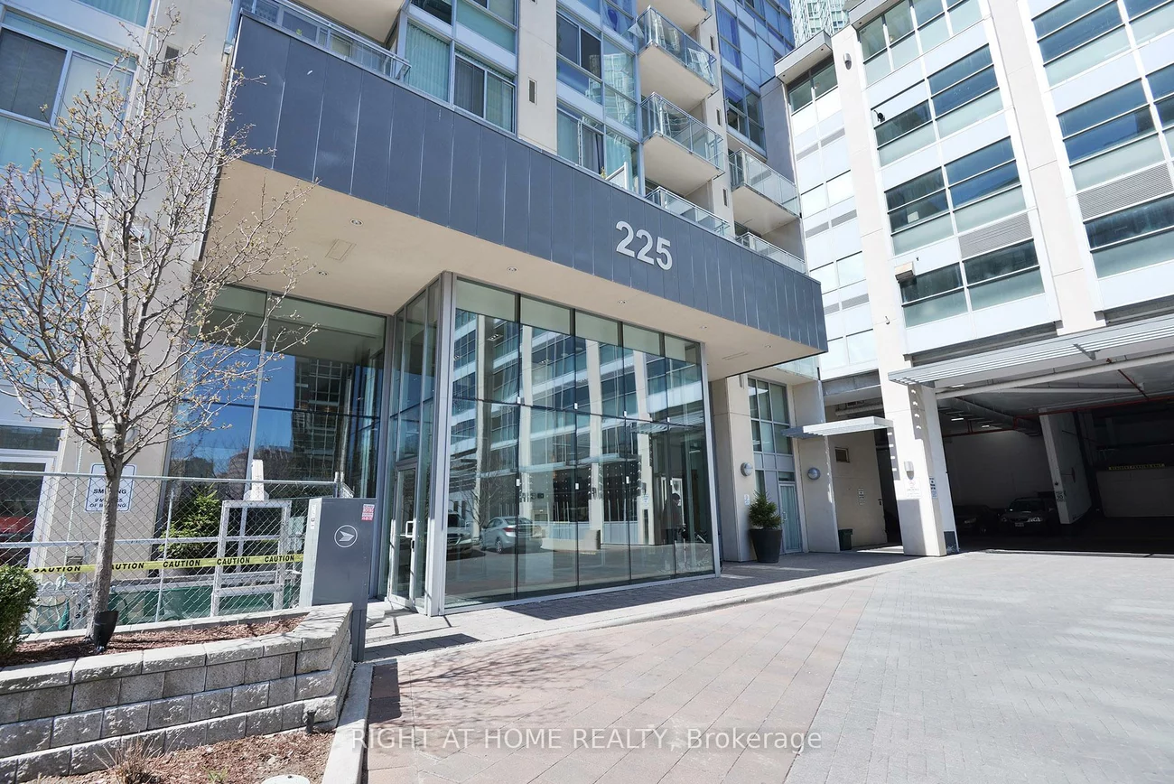 225, Webb, City Centre, Mississauga