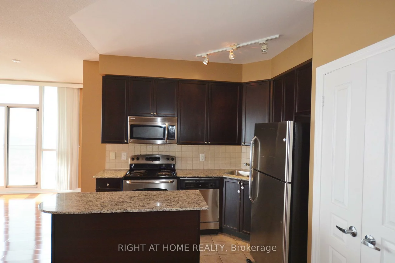 225, Webb, City Centre, Mississauga