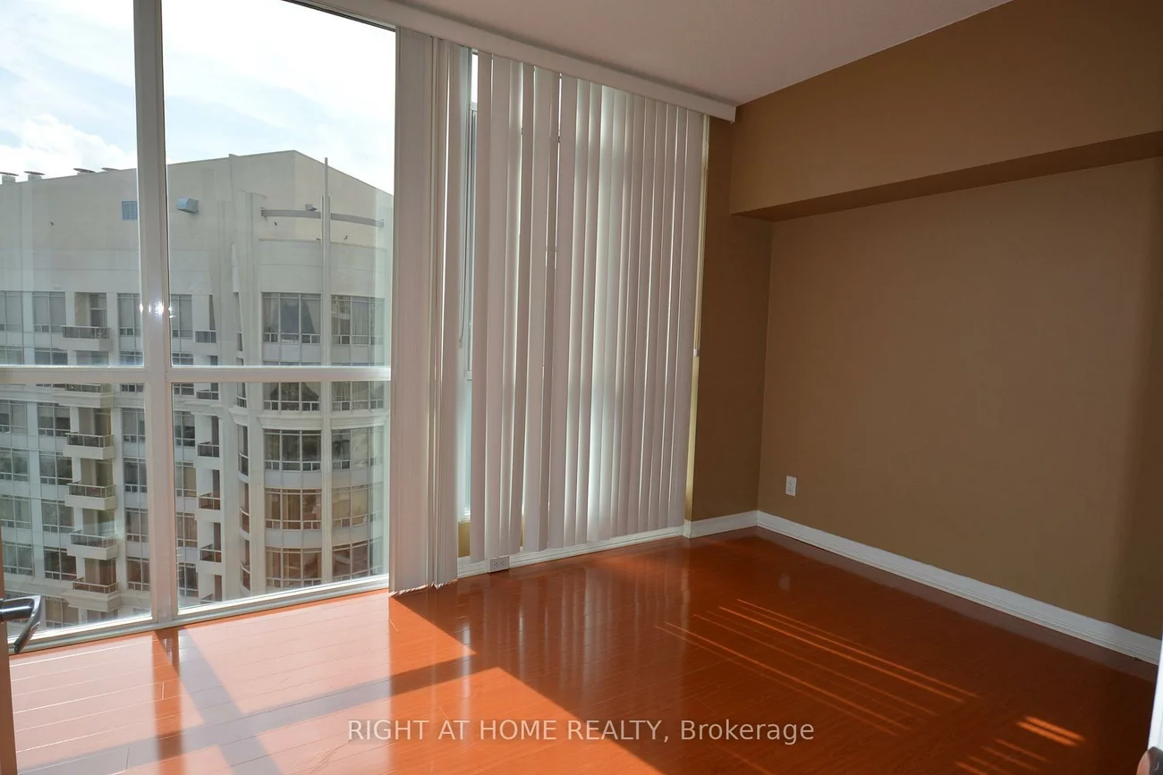 225, Webb, City Centre, Mississauga