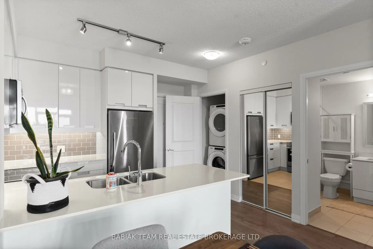 65, Watergarden, Hurontario, Mississauga