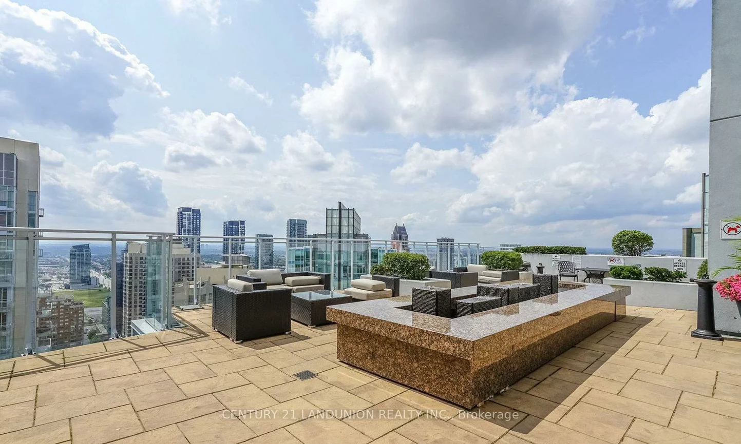 223, Webb, City Centre, Mississauga
