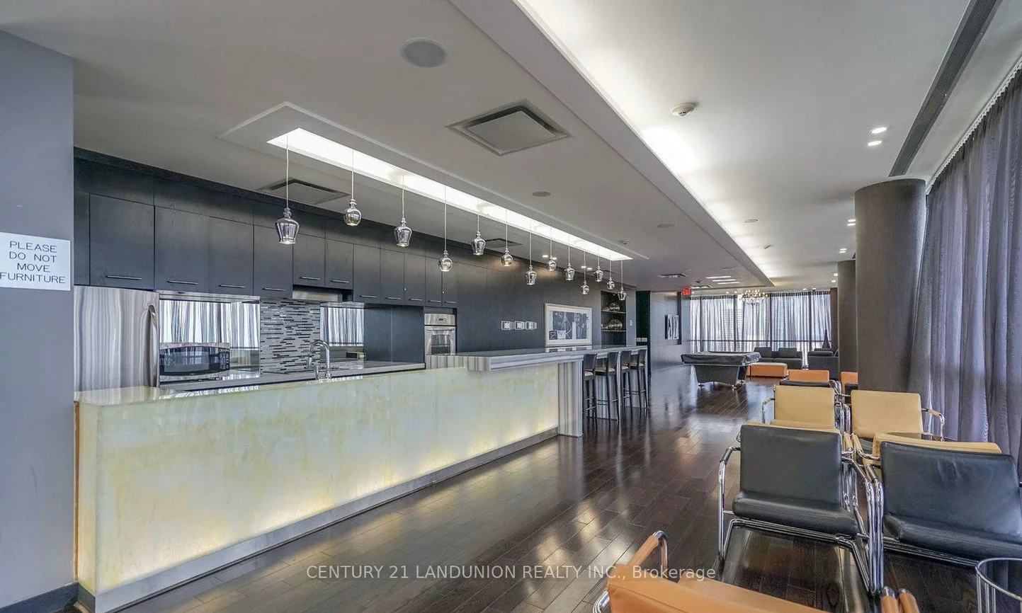 223, Webb, City Centre, Mississauga