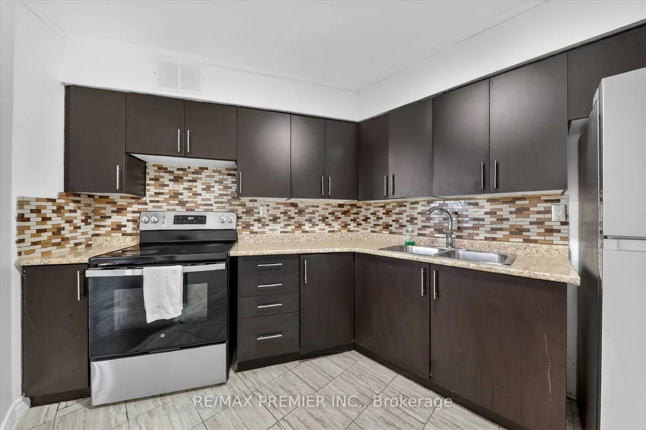 3555, Derry, Malton, Mississauga