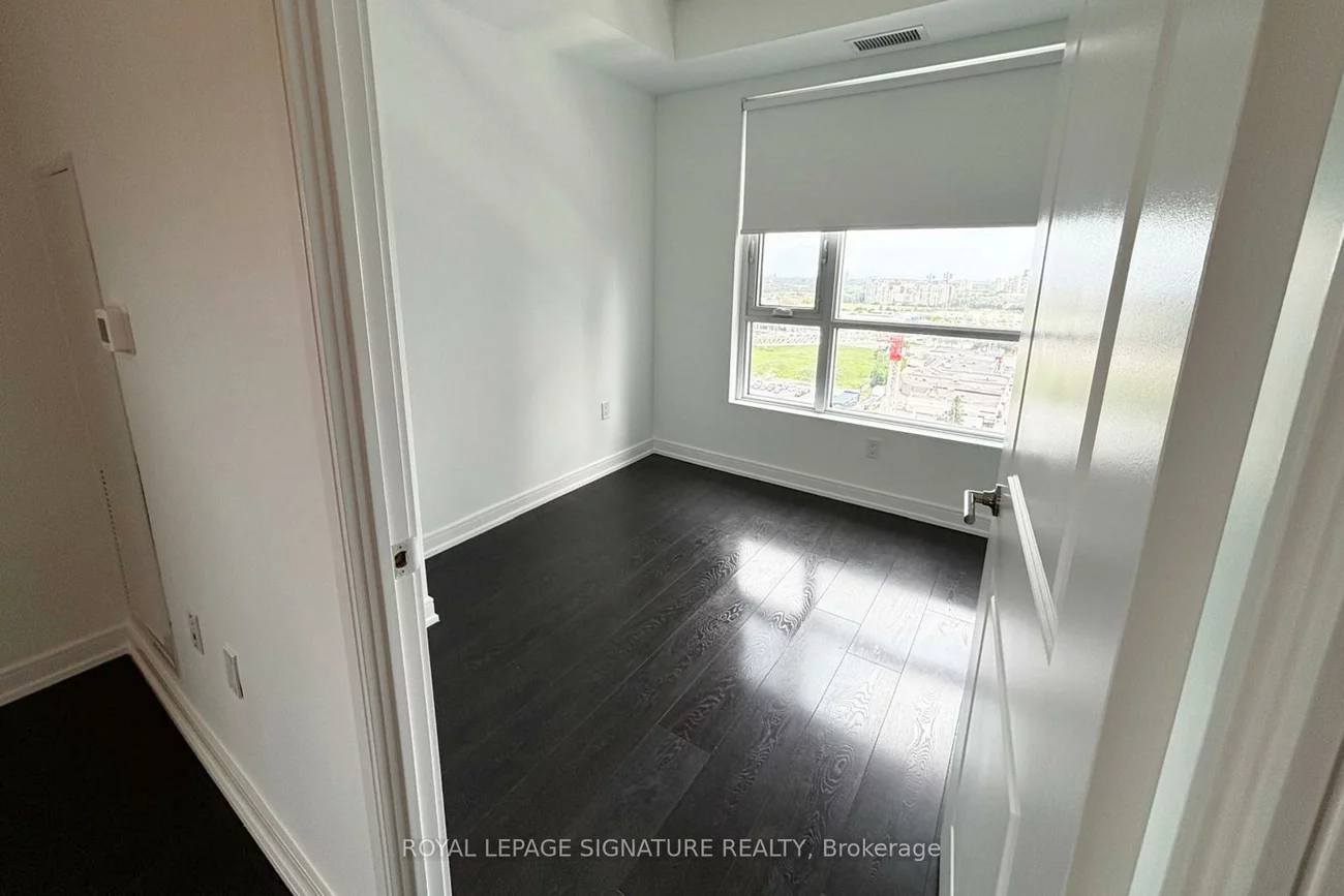 8, Nahani, Hurontario, Mississauga