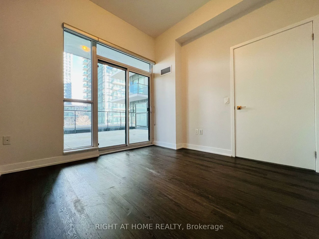 4055, Parkside Village, City Centre, Mississauga