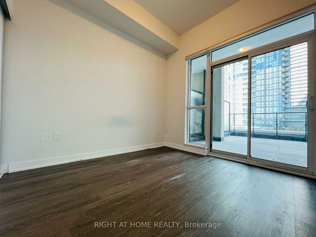 4055, Parkside Village, City Centre, Mississauga
