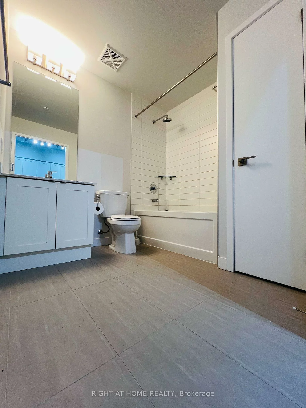 4055, Parkside Village, City Centre, Mississauga