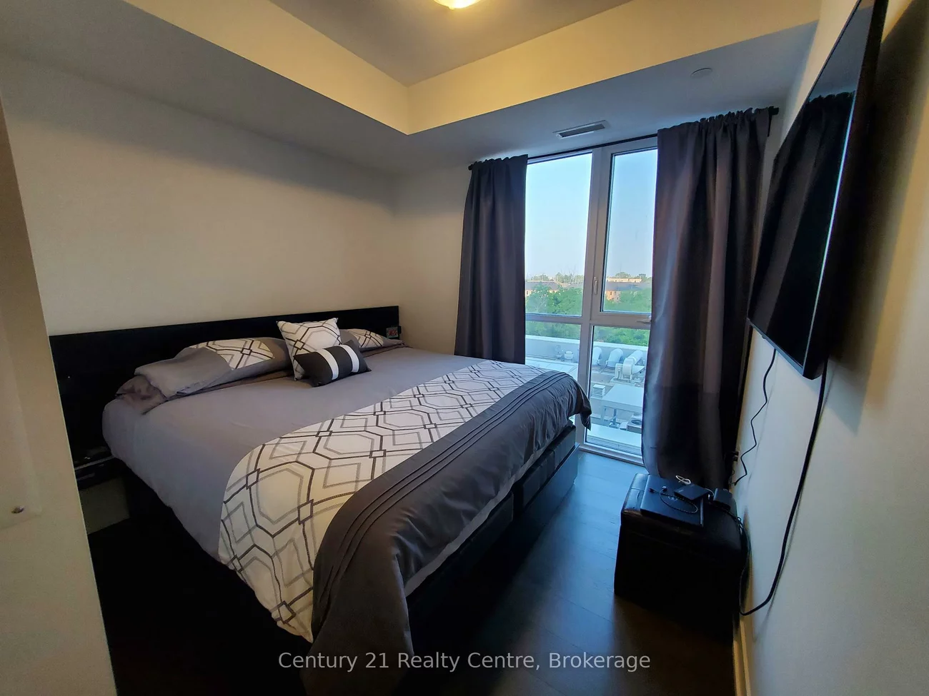 1063, Douglas Mccurdy Comm, Lakeview, Mississauga