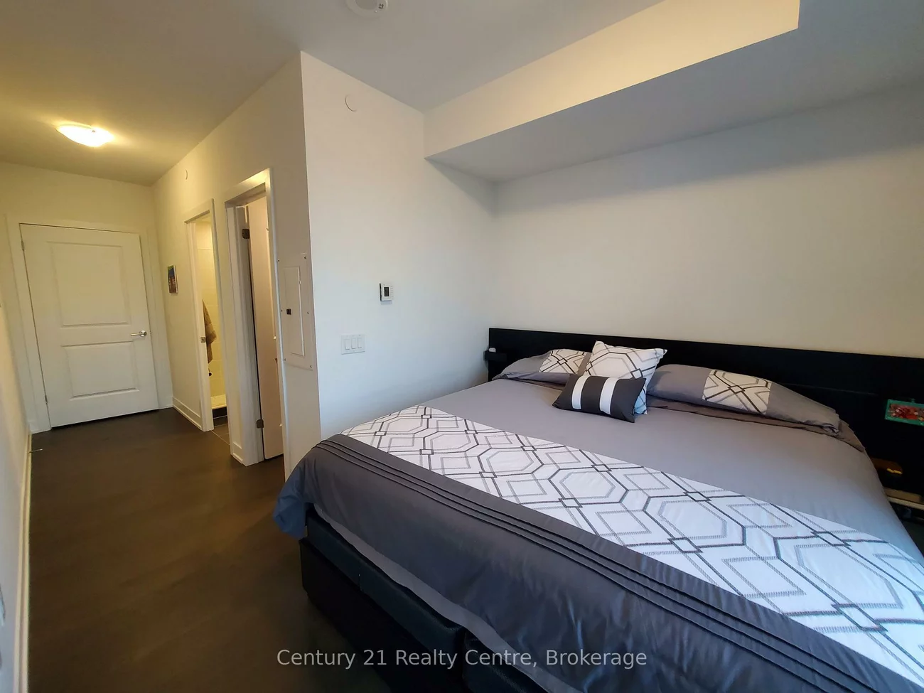 1063, Douglas Mccurdy Comm, Lakeview, Mississauga