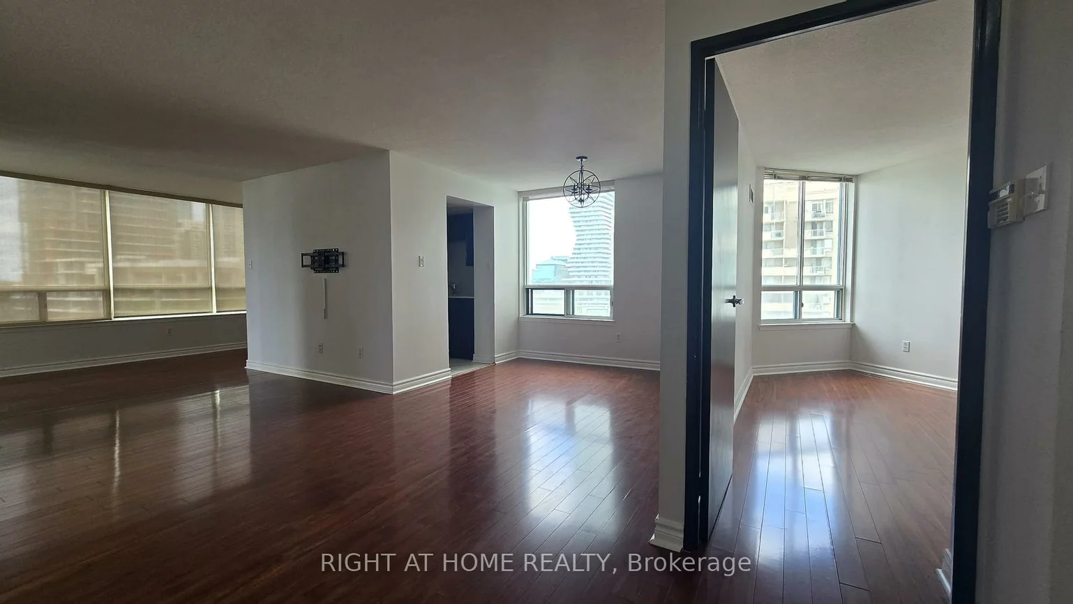 550, Webb, City Centre, Mississauga