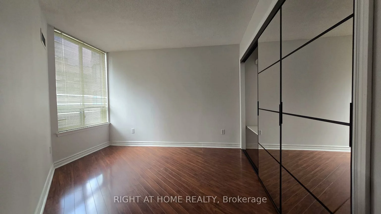 550, Webb, City Centre, Mississauga