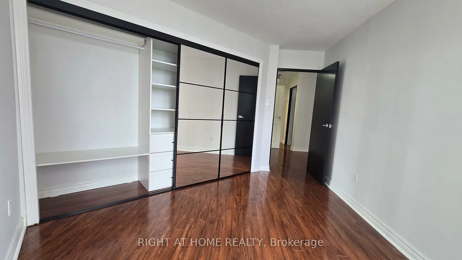 550, Webb, City Centre, Mississauga