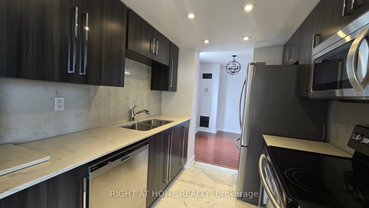 550, Webb, City Centre, Mississauga