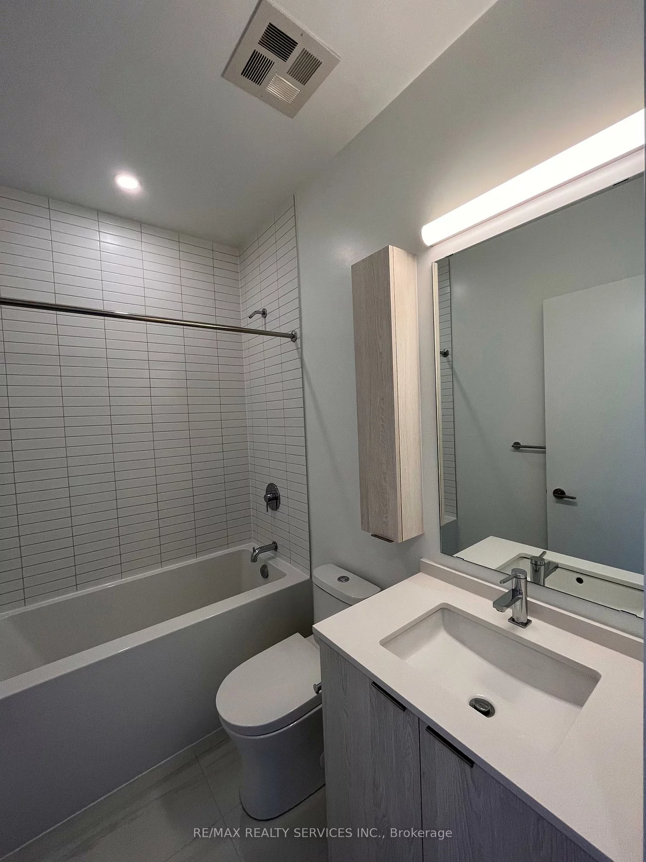 86, Dundas, Cooksville, Mississauga