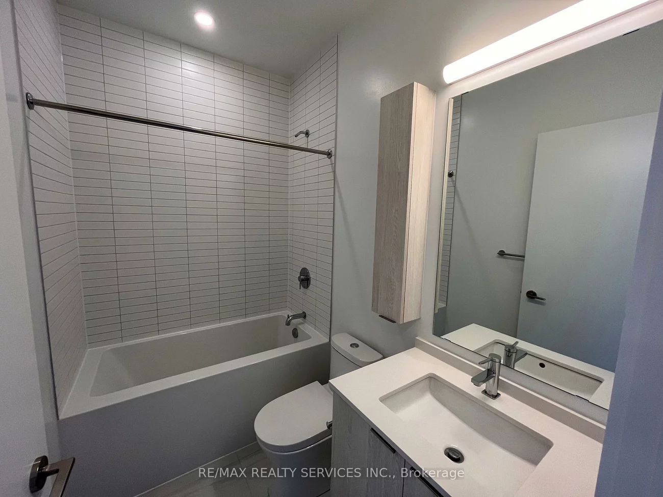 86, Dundas, Cooksville, Mississauga