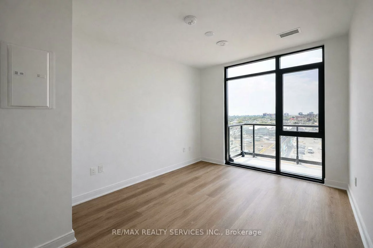 86, Dundas, Cooksville, Mississauga