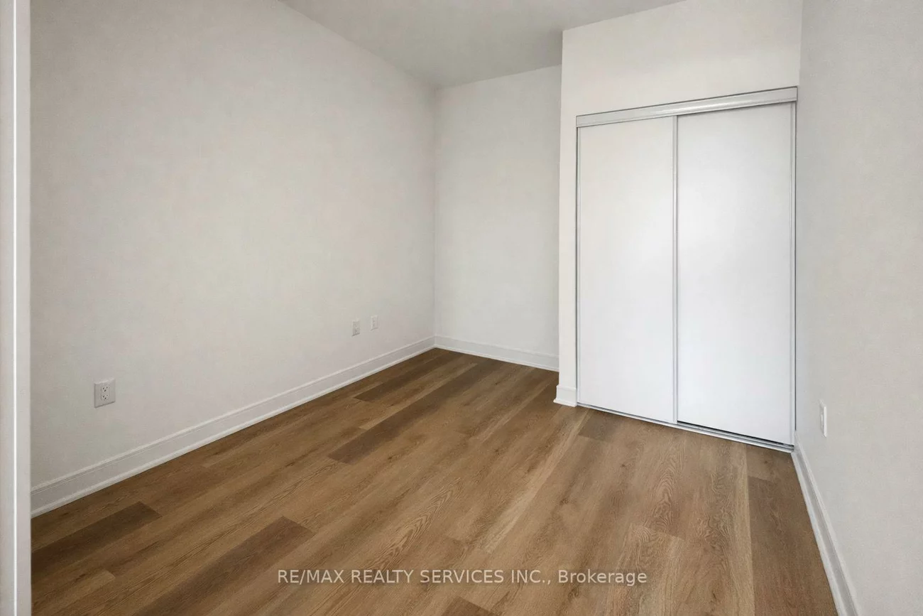 86, Dundas, Cooksville, Mississauga