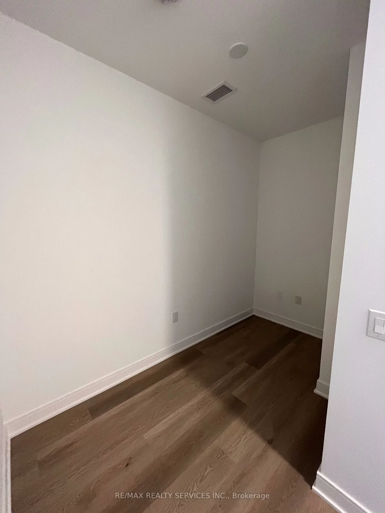 86, Dundas, Cooksville, Mississauga
