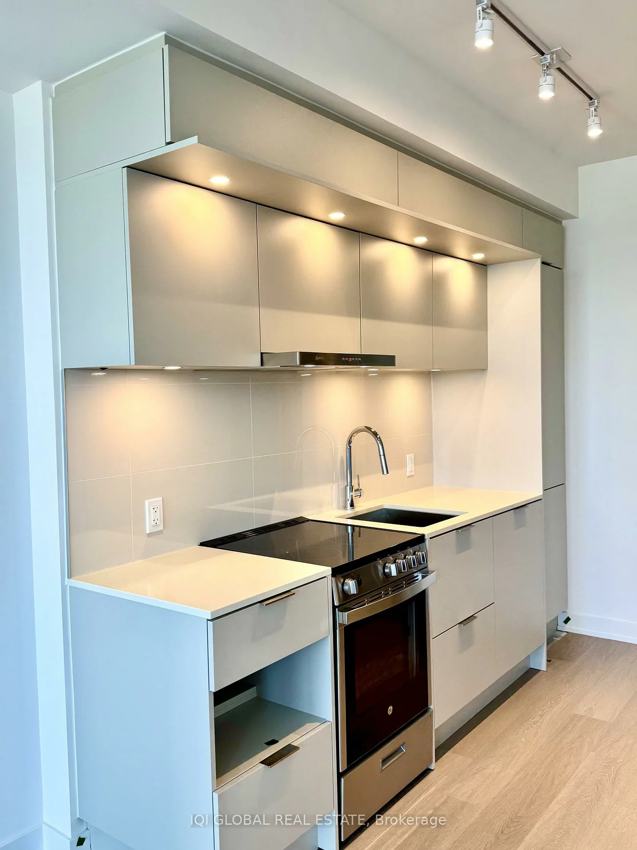 448, Burnhamthorpe, City Centre, Mississauga