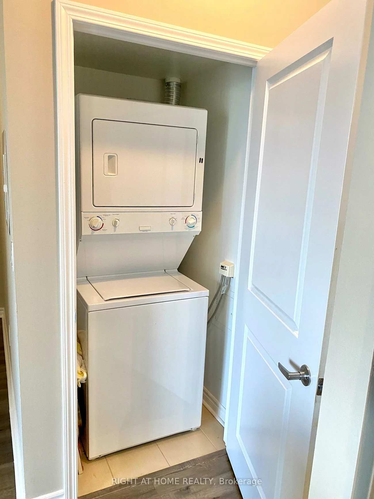385, Prince Of Wales, City Centre, Mississauga