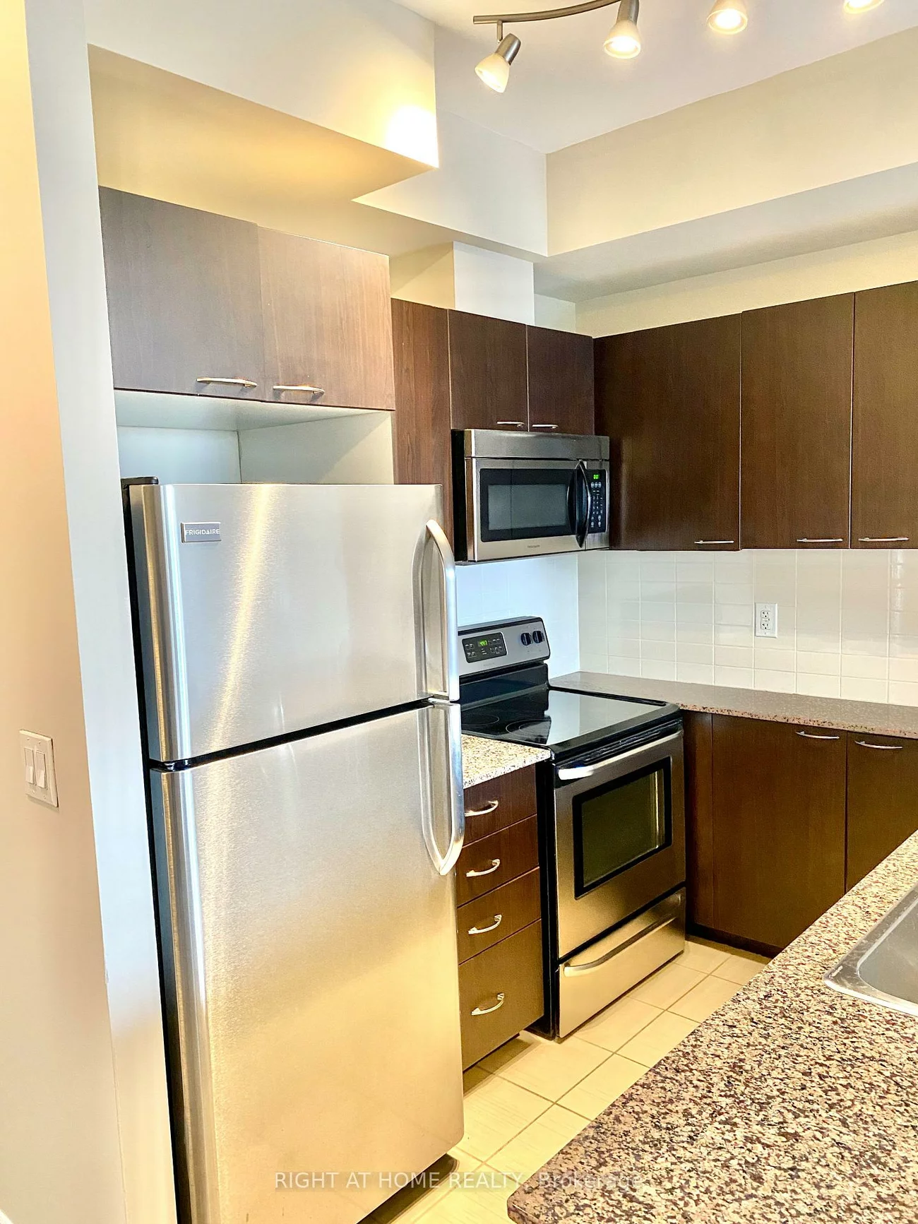 385, Prince Of Wales, City Centre, Mississauga