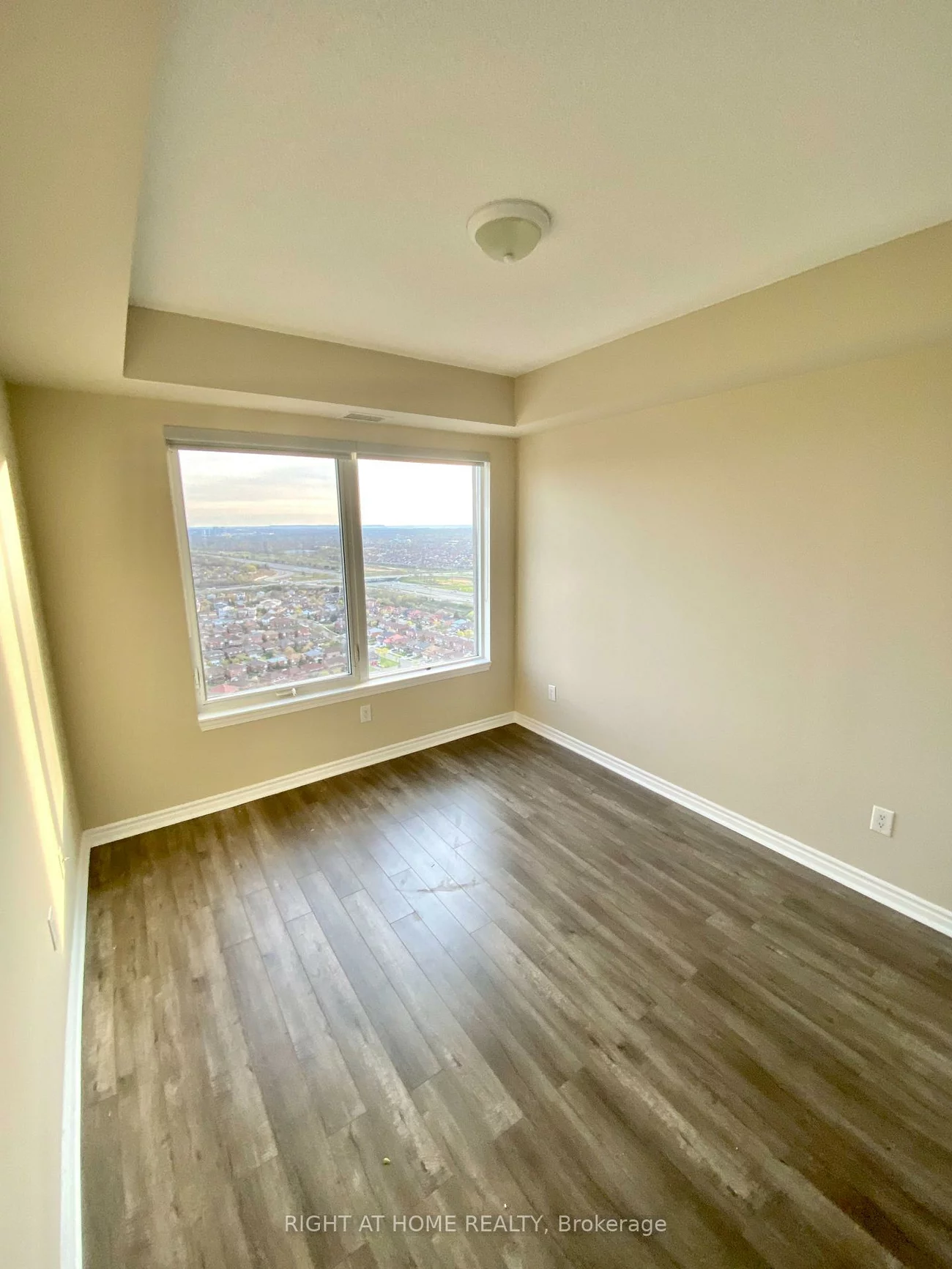 385, Prince Of Wales, City Centre, Mississauga