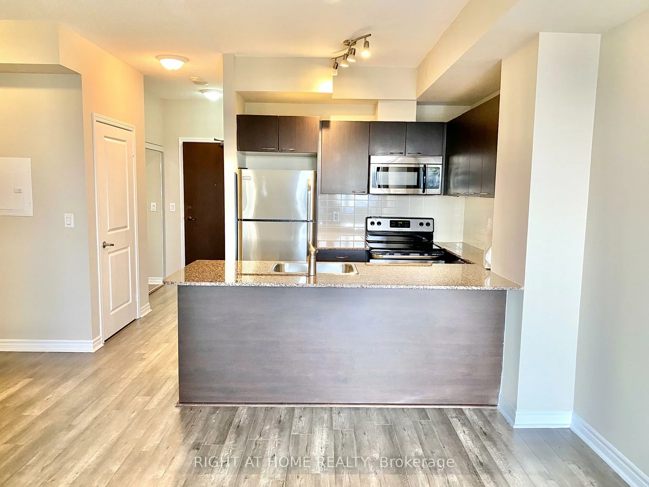 385, Prince Of Wales, City Centre, Mississauga