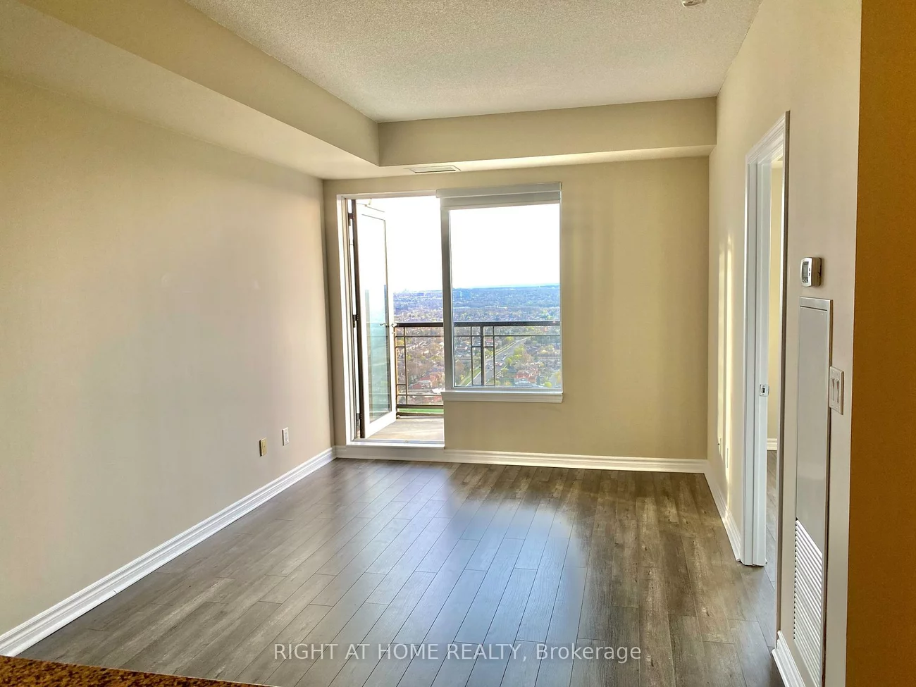 385, Prince Of Wales, City Centre, Mississauga