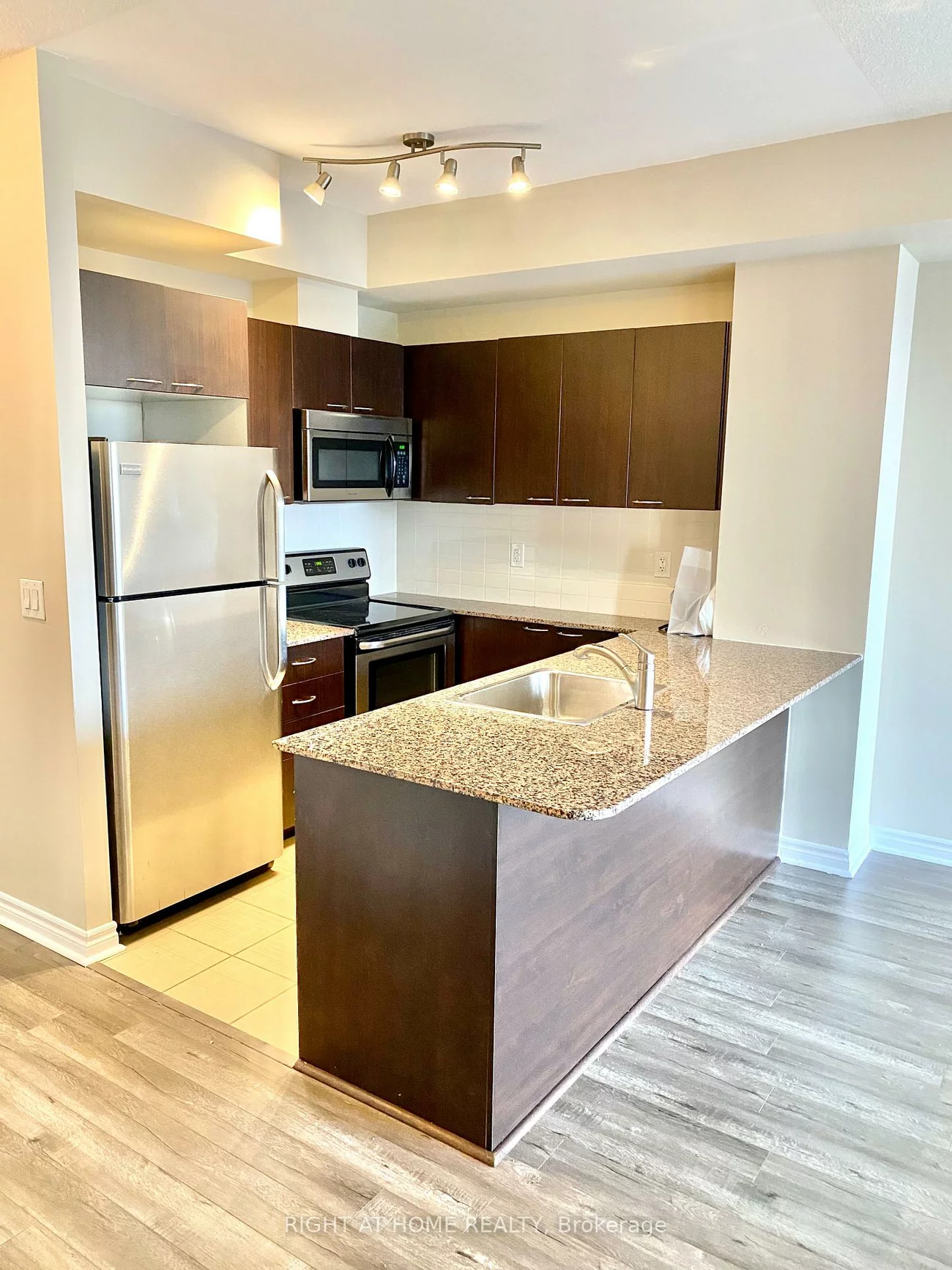 385, Prince Of Wales, City Centre, Mississauga