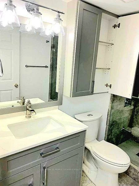 35, Kingsbridge Garden, Hurontario, Mississauga