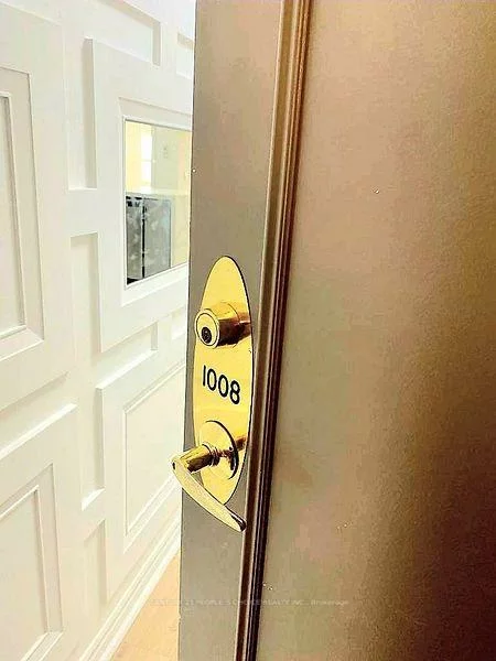 35, Kingsbridge Garden, Hurontario, Mississauga