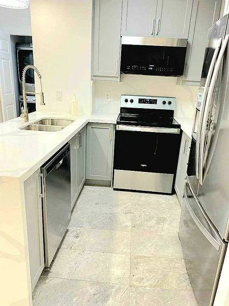 35, Kingsbridge Garden, Hurontario, Mississauga