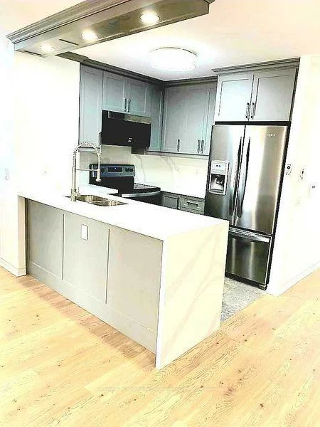 35, Kingsbridge Garden, Hurontario, Mississauga