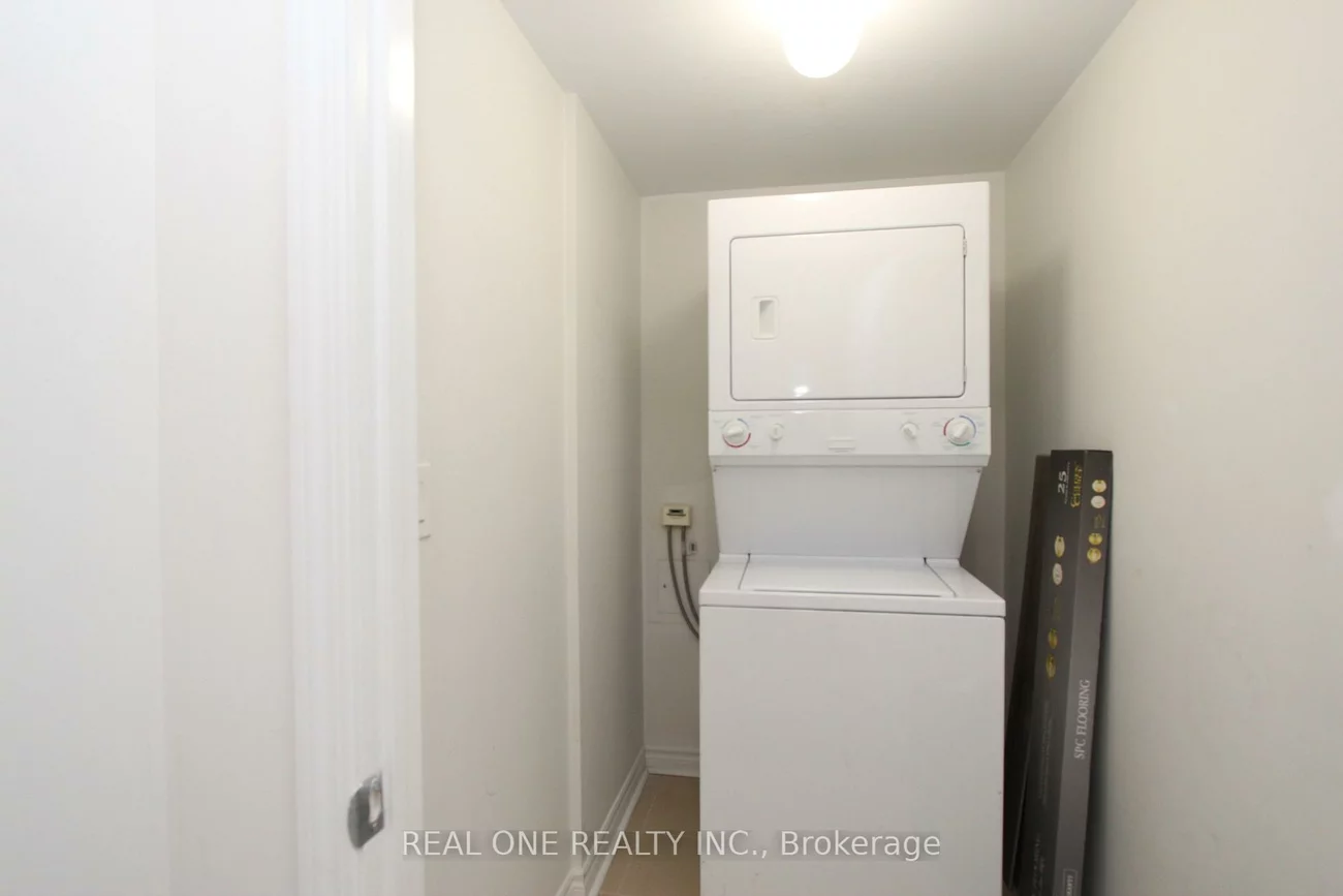 385, Prince Of Wales, City Centre, Mississauga