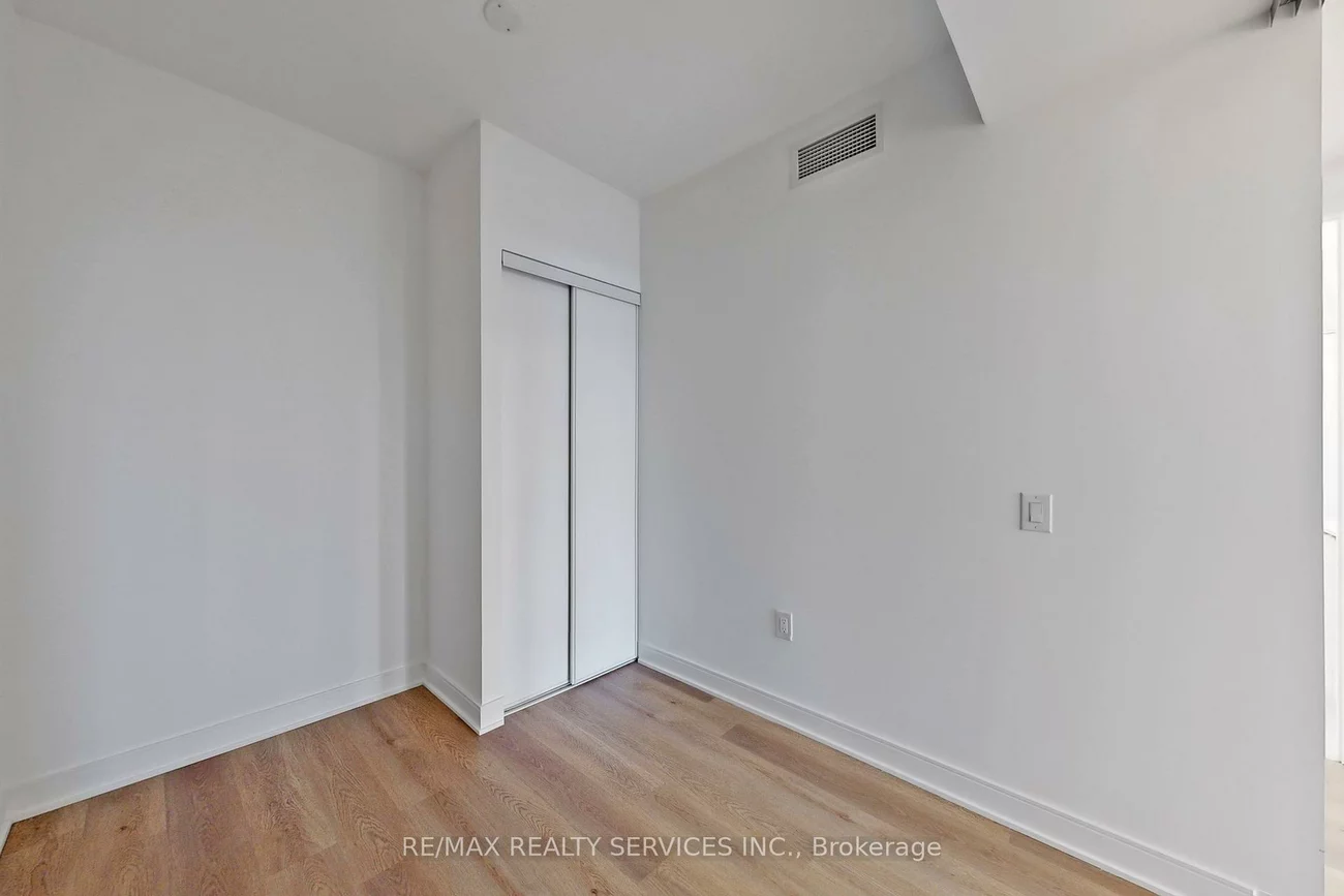 86, Dundas, Cooksville, Mississauga