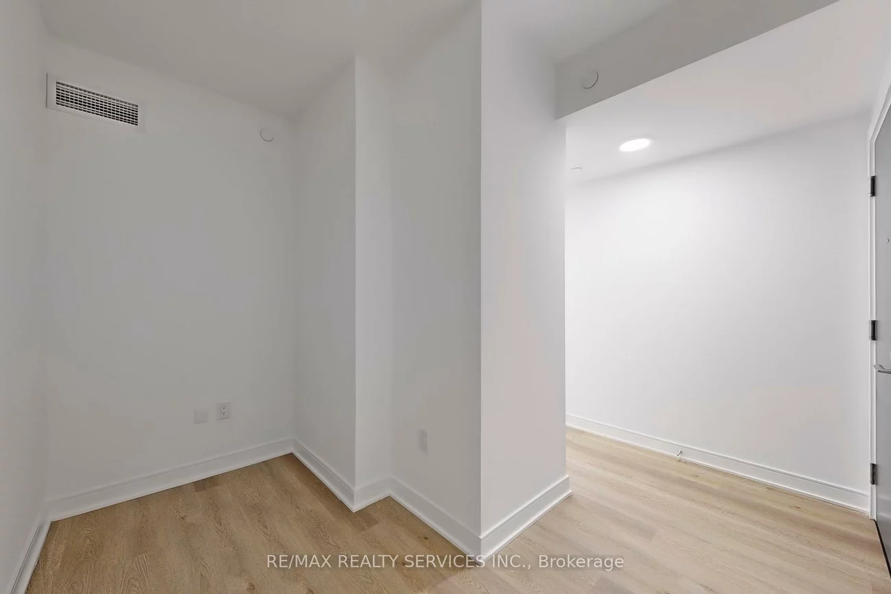 86, Dundas, Cooksville, Mississauga